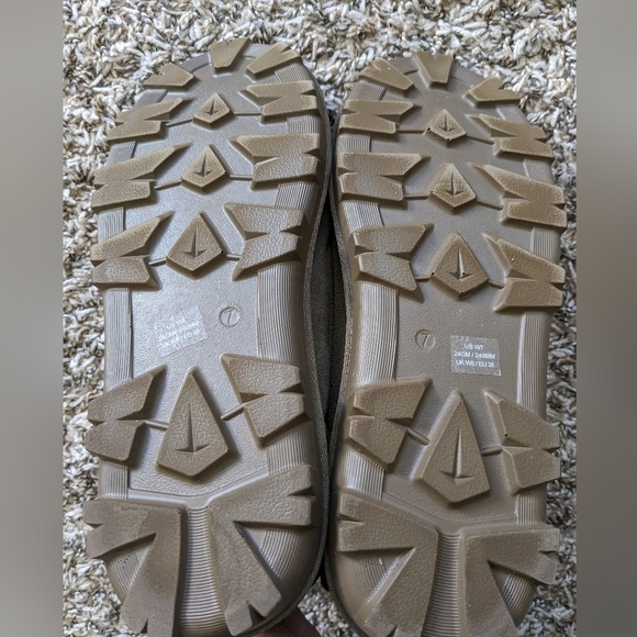 Costco Kirkland Signature Ladies' Shearling Boots - Picture 4 of 4